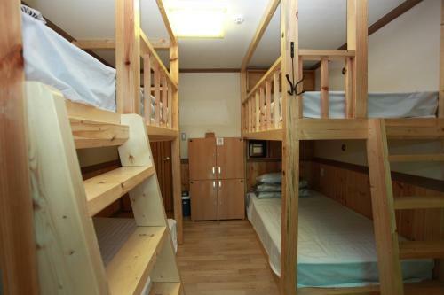 Hostal Pine Garden Guesthouse