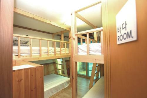 Hostal Pine Garden Guesthouse