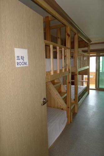 Hostal Pine Garden Guesthouse