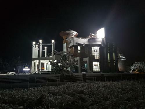 Hostal Pine Garden Guesthouse
