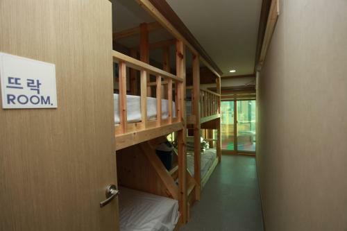 Hostal Pine Garden Guesthouse