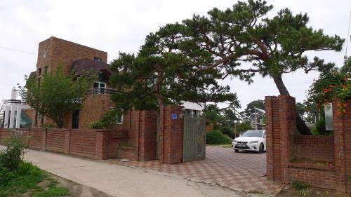 Hostal Pine Garden Guesthouse