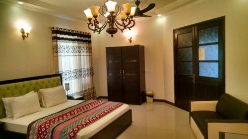 Hostal Elegance Guest House