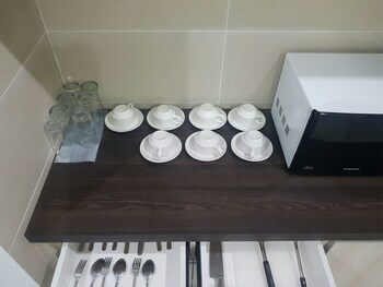 Hl Serviced Apartments