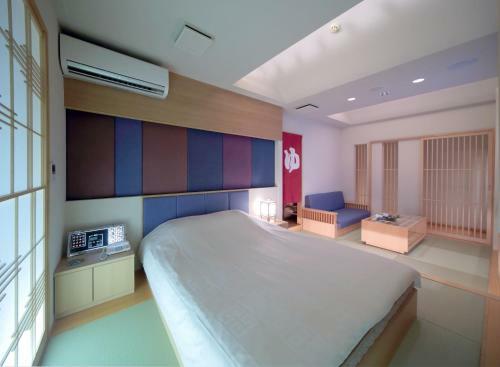 Hotel Glare Zip Club