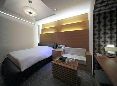 Hotel Glare Zip Club