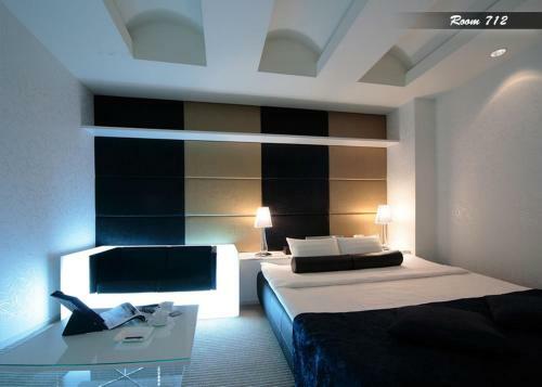 Hotel Glare Zip Club
