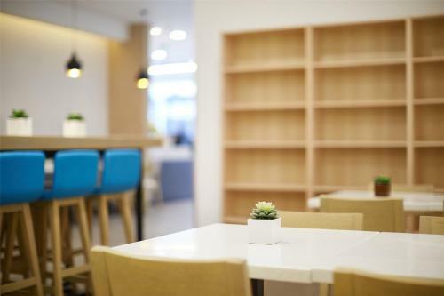 Hotel Hanting Express Qingdao Hai'er Road
