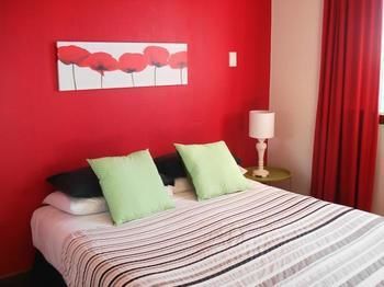 Ducks & Drakes Boutique Motel &backpackers