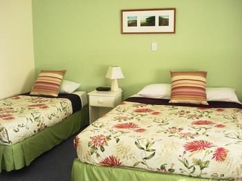 Ducks & Drakes Boutique Motel &backpackers