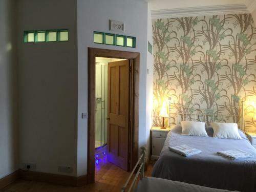 Hostal Bank House Guest House