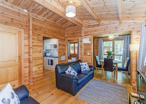Woodland Park Lodges