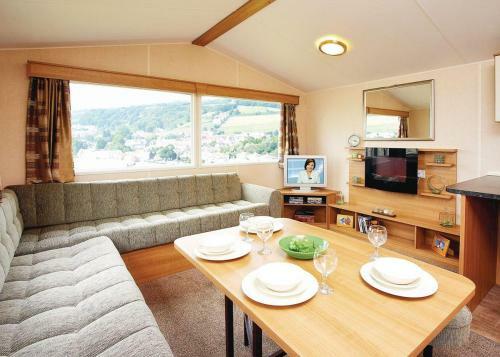 Straker Lodges