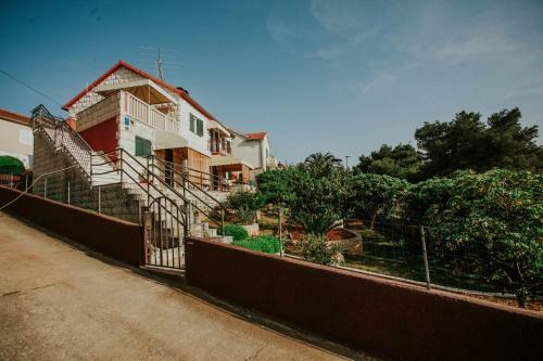 Apartments Doulos