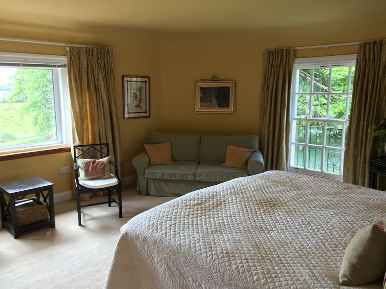 Hostal Melfort House