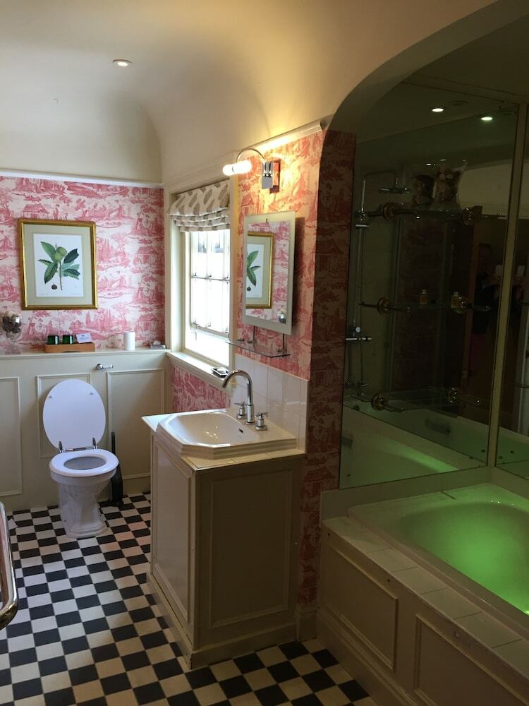 Hostal Melfort House