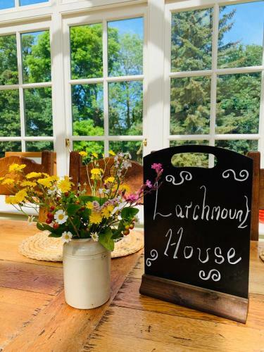 Bed & Breakfast Larchmount House