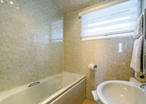 Brockwood Hall Lodges