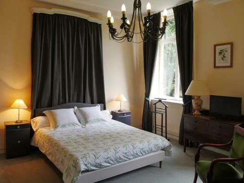 Bed & Breakfast Chambres D'h�tes Ch�teau De Courcelette