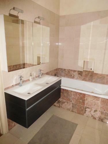 Bed & Breakfast Chambres D'h�tes Ch�teau De Courcelette