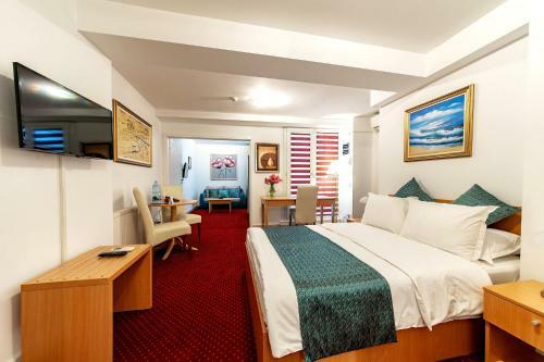 Caesar's Downtown Aparthotel