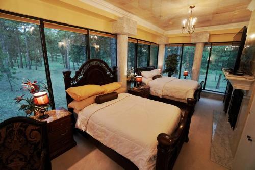 Five Diamond Hotel Alternatives