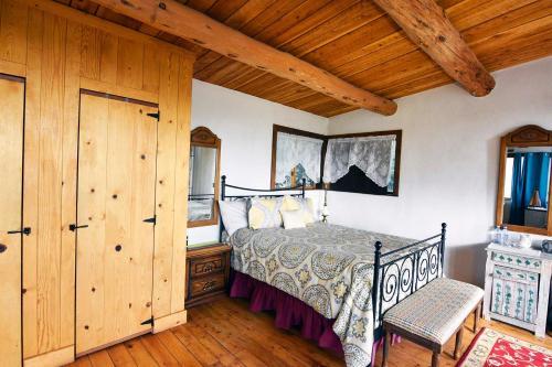 Lodge Rustic New Mexican Charm