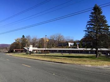 Posada Econo Lodge The Springs