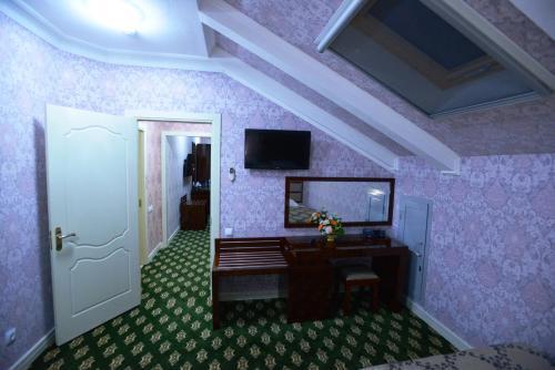 City Line Boutique Hotel