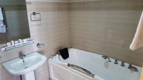 City Line Boutique Hotel