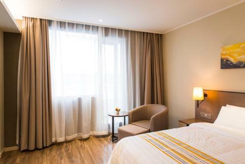 Hotel Home Inn Plus Shanghai West Yan'an Road