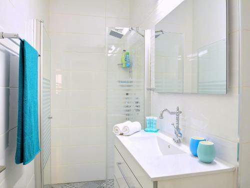 Housea - Sea View Apartment