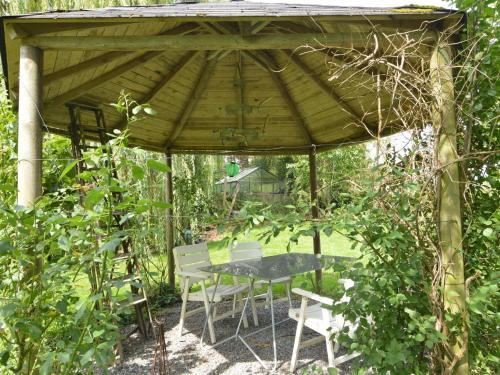 Holiday Home Bird Symphony