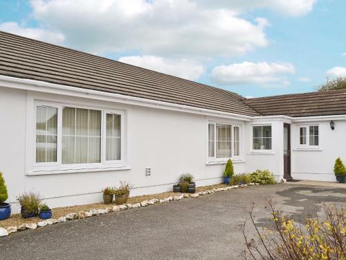 Bryn-y-mor Cottage