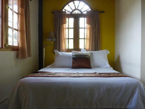 Hotel The Golden Frog Inn