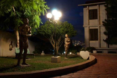 Hill View Hotel Macarthy Hills