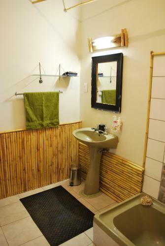 Amber Lagoon Backpackers Lodge