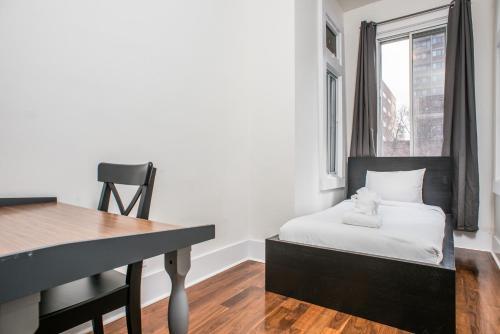 Six Bedroom Apartment On Lincoln