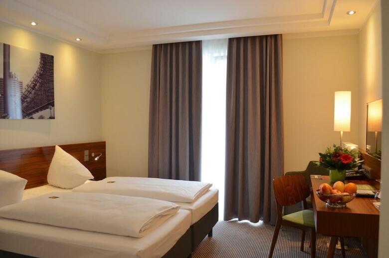 Augusten Hotel