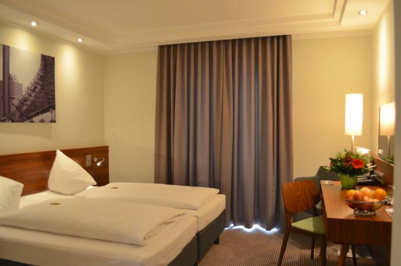 Augusten Hotel