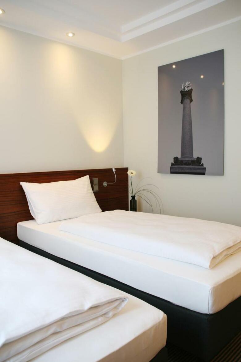 Augusten Hotel