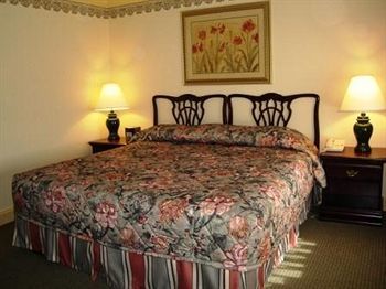Legacy Hotel And Suites