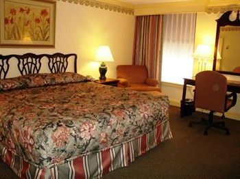 Legacy Hotel And Suites