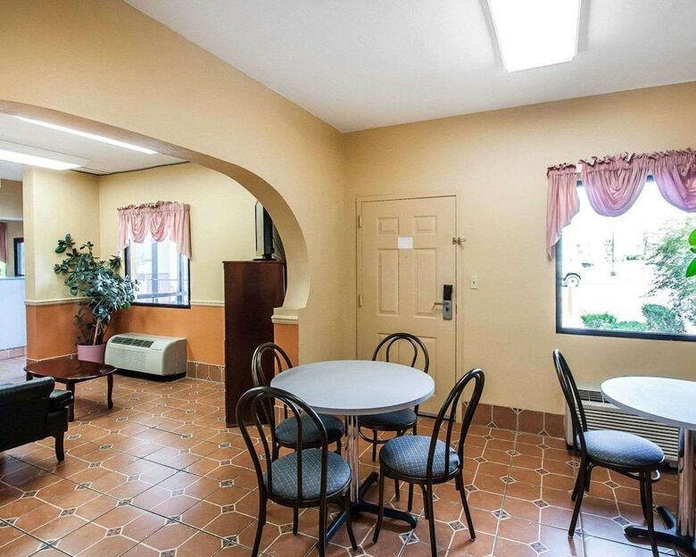 Hotel Econo Lodge Inn & Suites