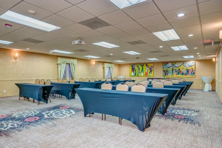 Hotel Sierra Suites