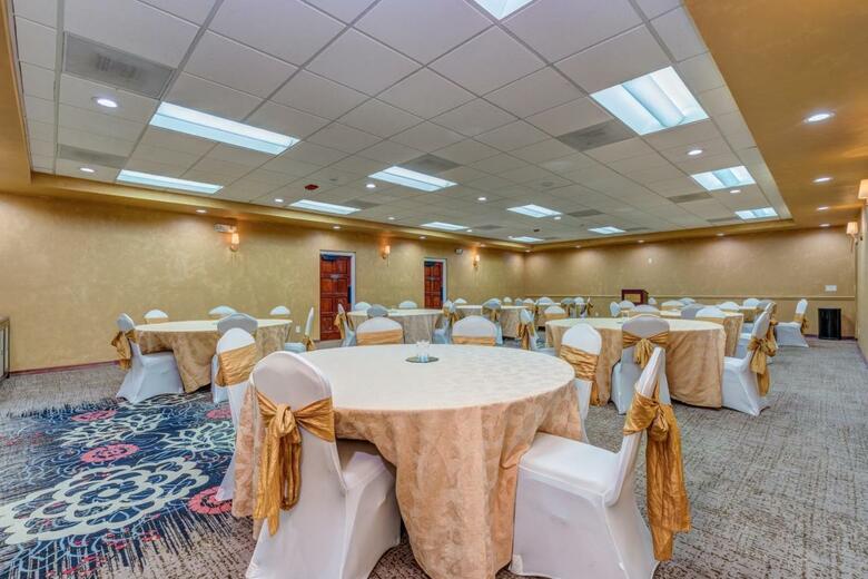 Hotel Sierra Suites