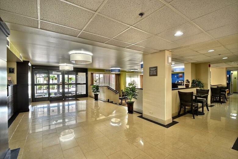 Hotel Comfort Inn & Suites