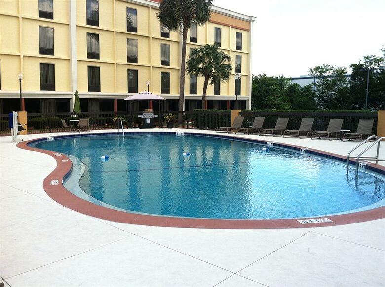 Hotel Comfort Inn & Suites