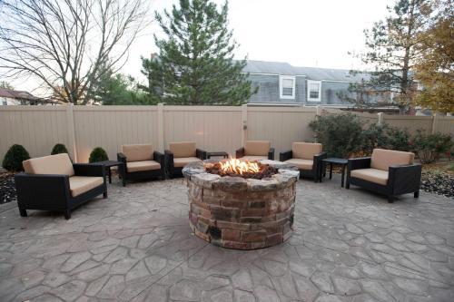 Hotel Courtyard By Marriott Evansville East