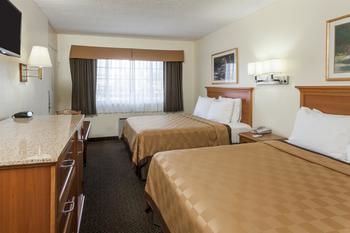 Motel Travelodge Fullerton Near Anaheim